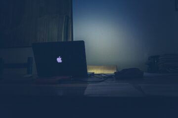Apple & Tesla wieder an der Börse gefragt