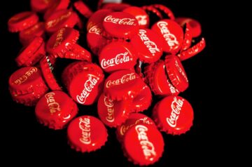 Coca-Cola legt bei Umsatz & Gewinn kräftig zu